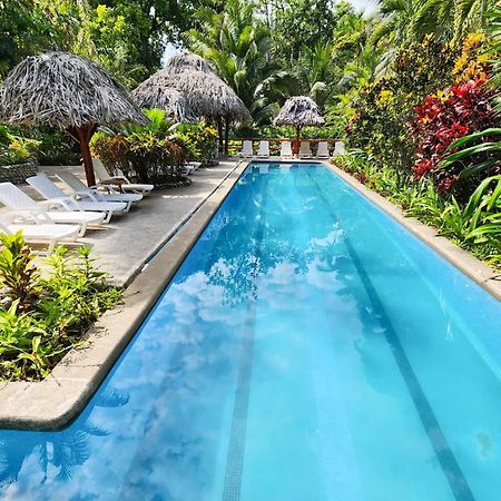 Bluff Beach Retreat Bocas Town Exterior photo