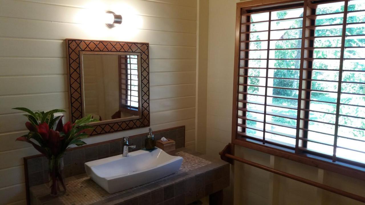 Bluff Beach Retreat Bocas Town Exterior photo