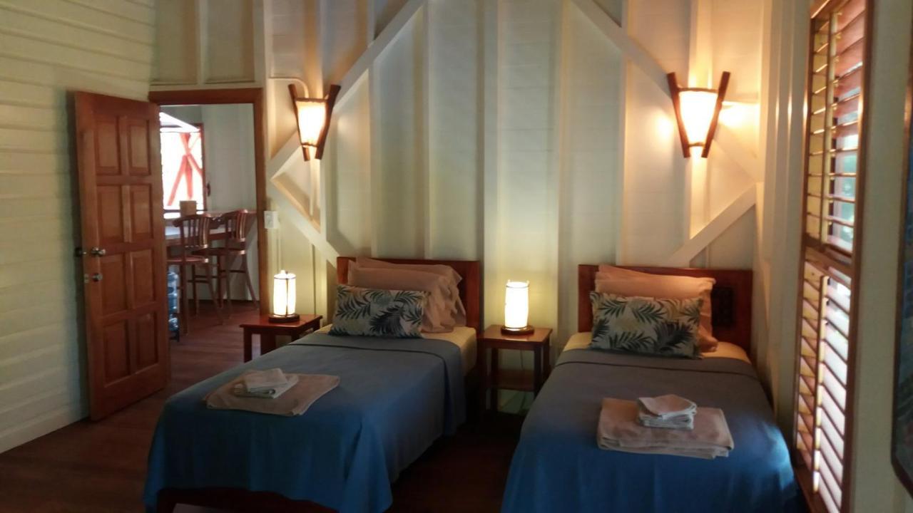 Bluff Beach Retreat Bocas Town Exterior photo