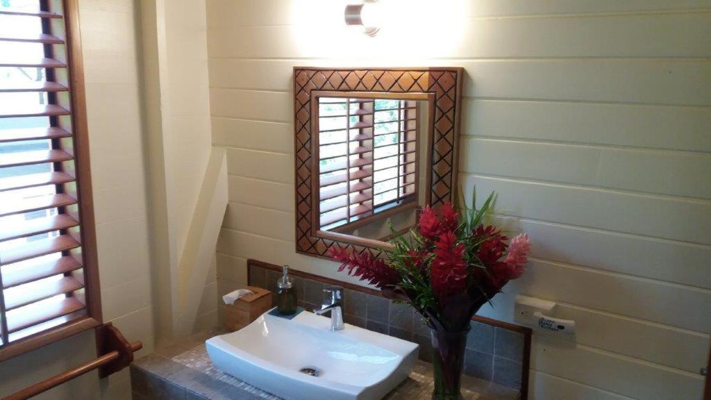 Bluff Beach Retreat Bocas Town Exterior photo