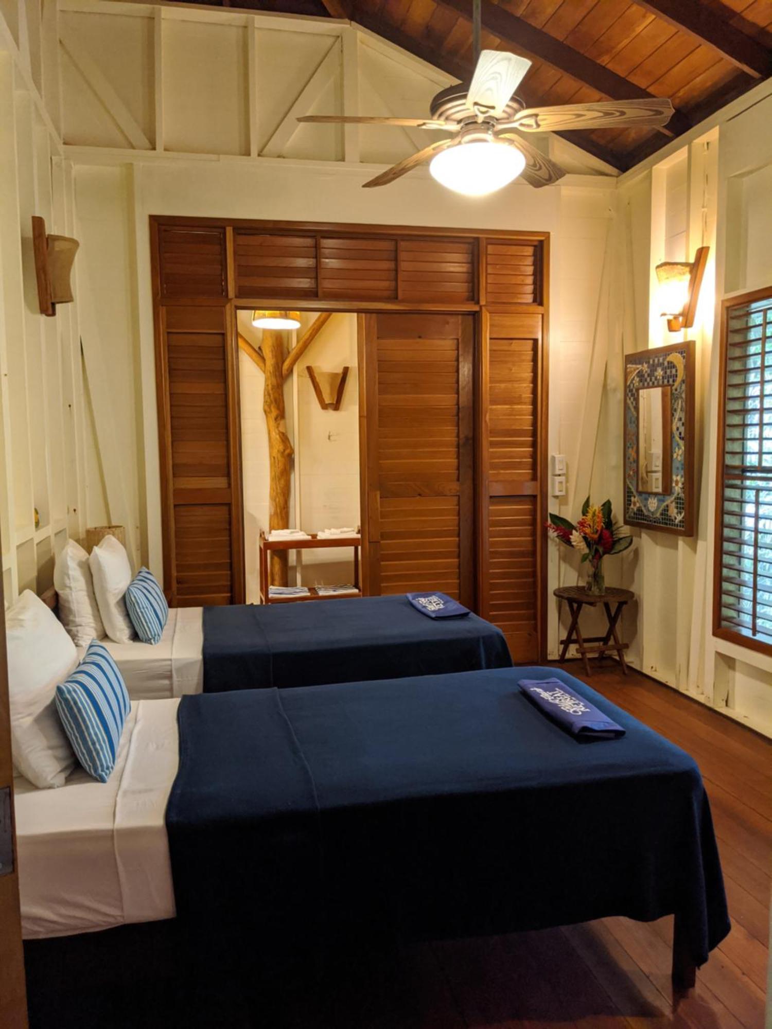Bluff Beach Retreat Bocas Town Exterior photo