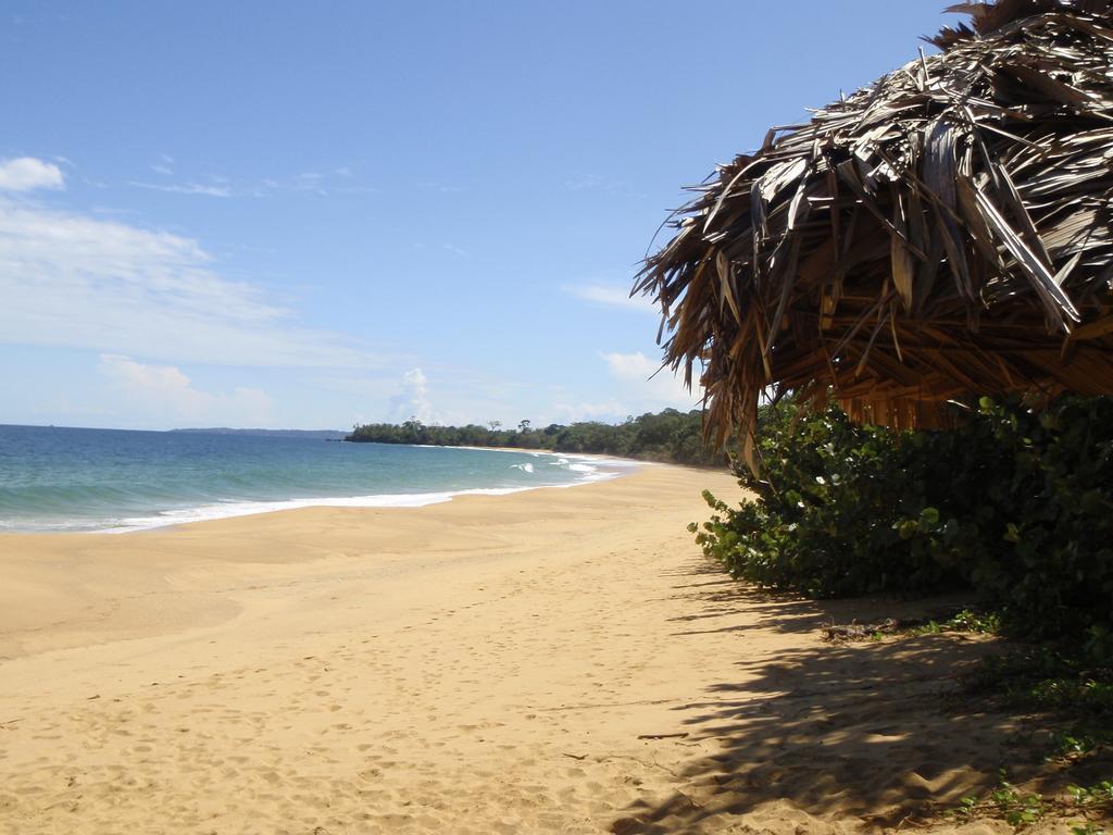Bluff Beach Retreat Bocas Town Exterior photo