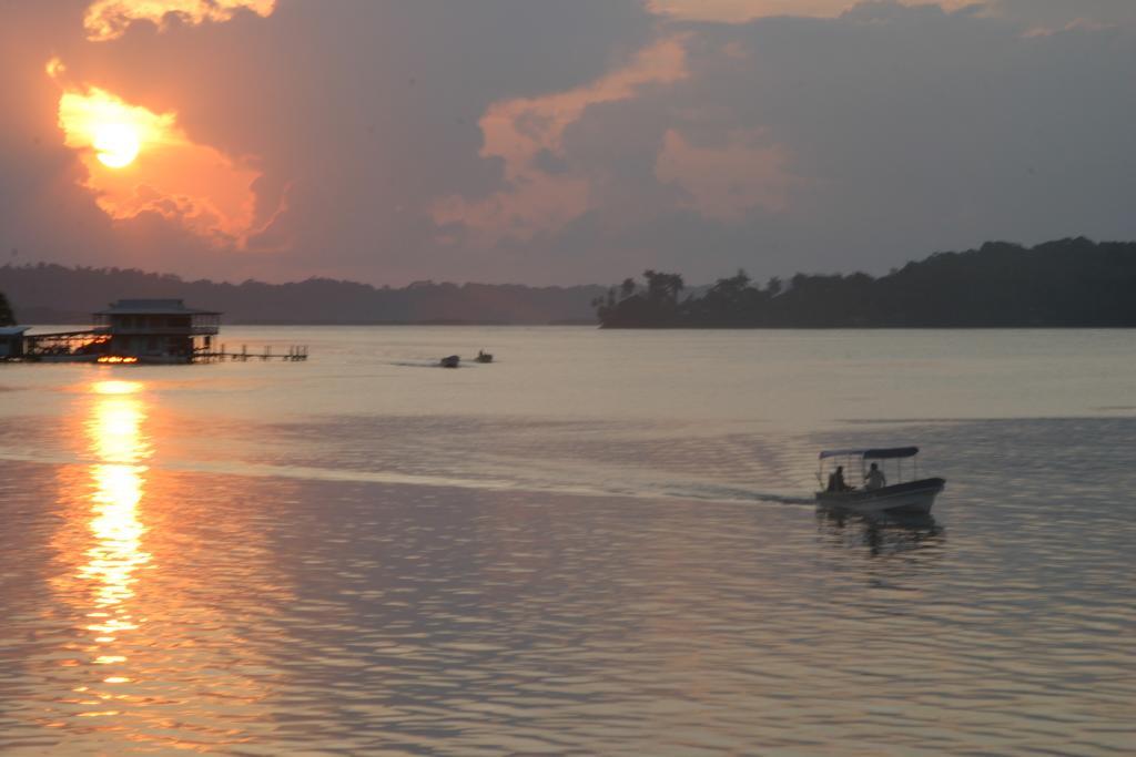 Bluff Beach Retreat Bocas Town Exterior photo