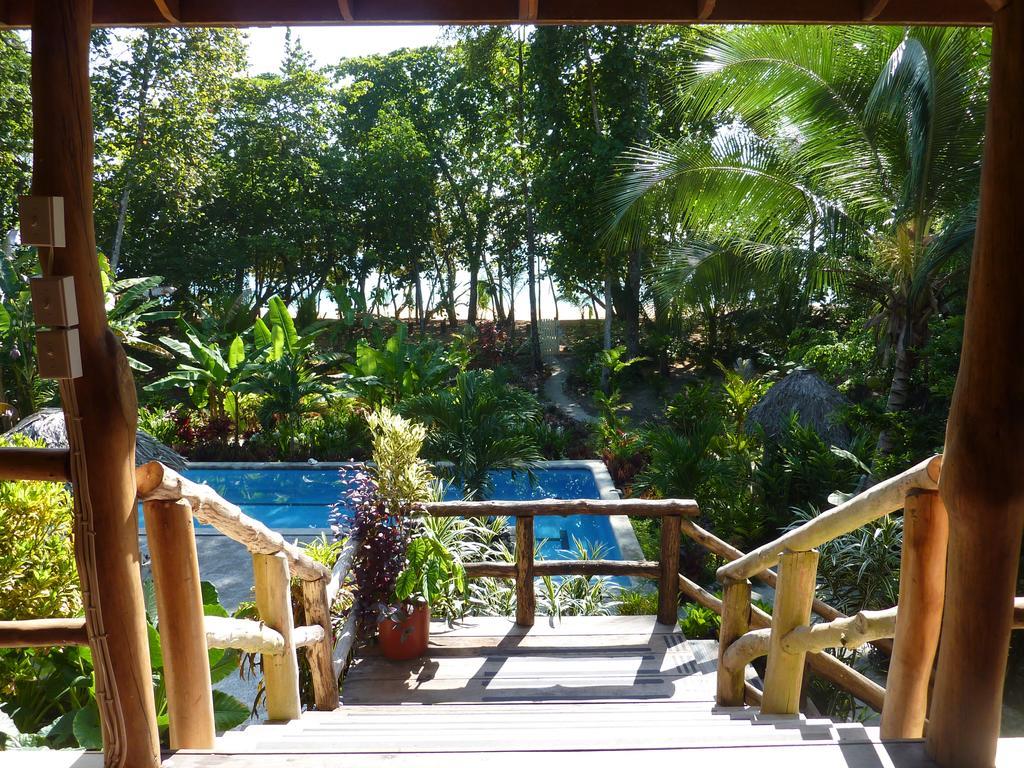 Bluff Beach Retreat Bocas Town Exterior photo