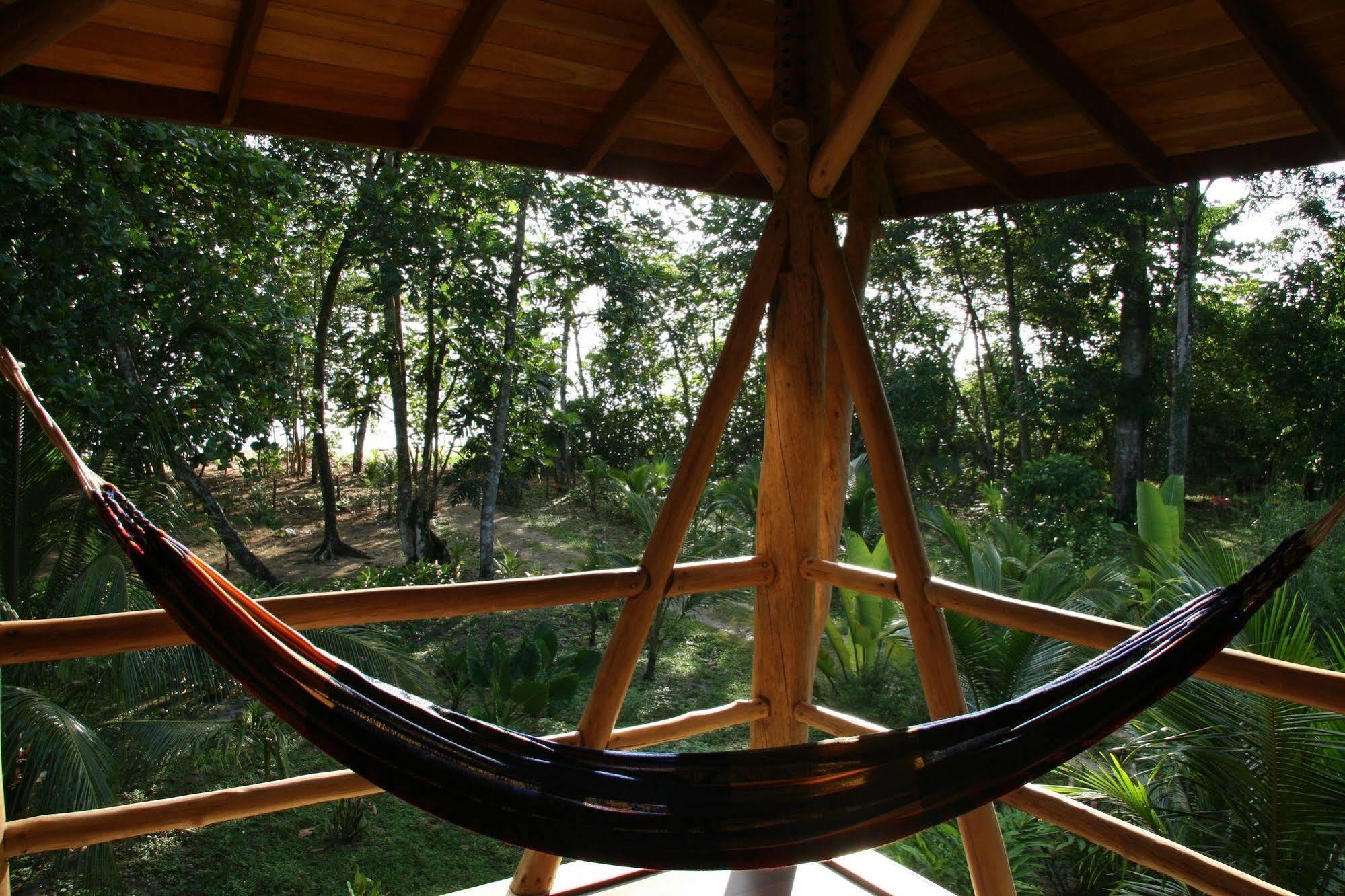 Bluff Beach Retreat Bocas Town Exterior photo