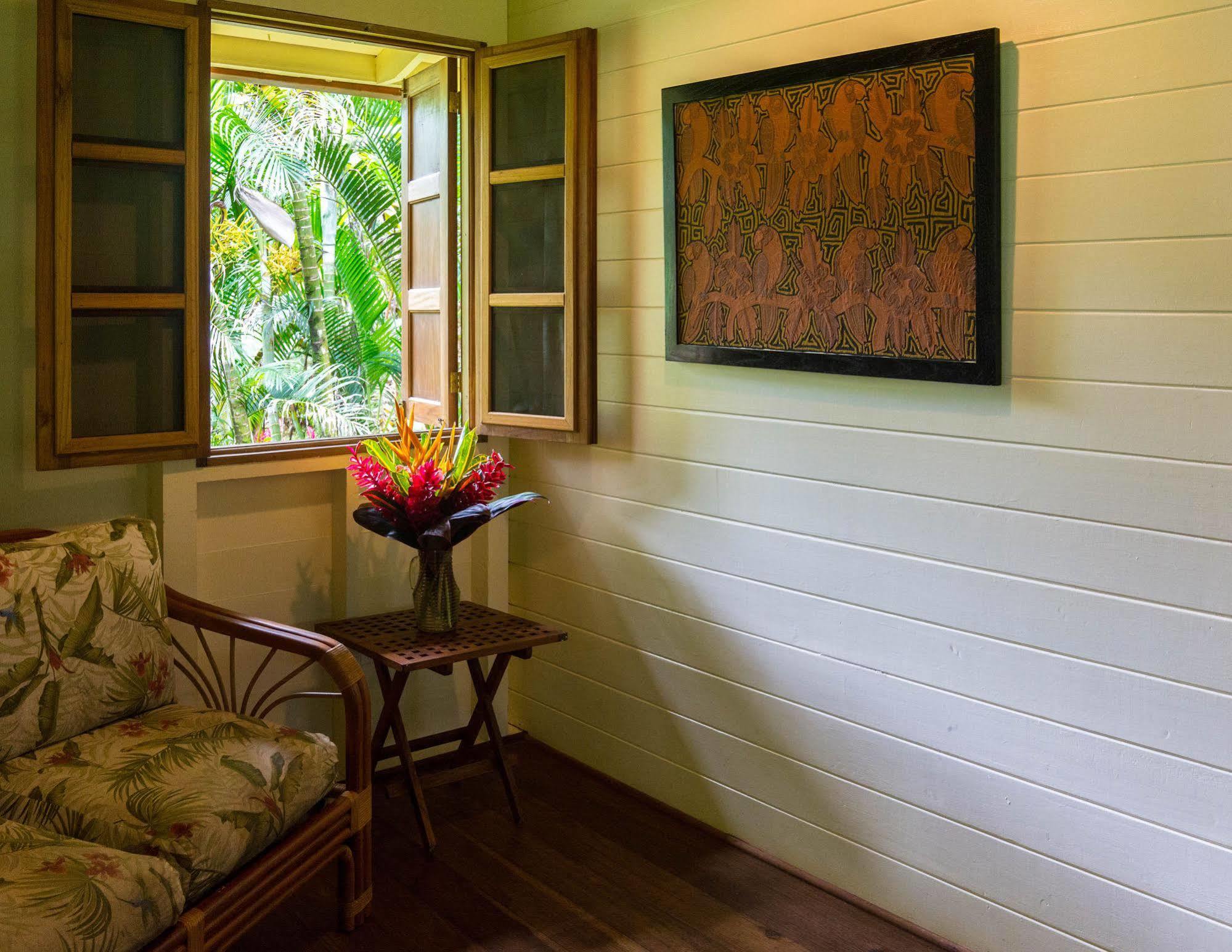 Bluff Beach Retreat Bocas Town Exterior photo