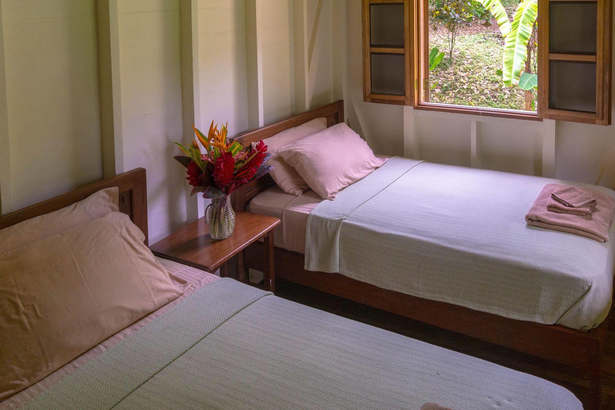 Bluff Beach Retreat Bocas Town Exterior photo