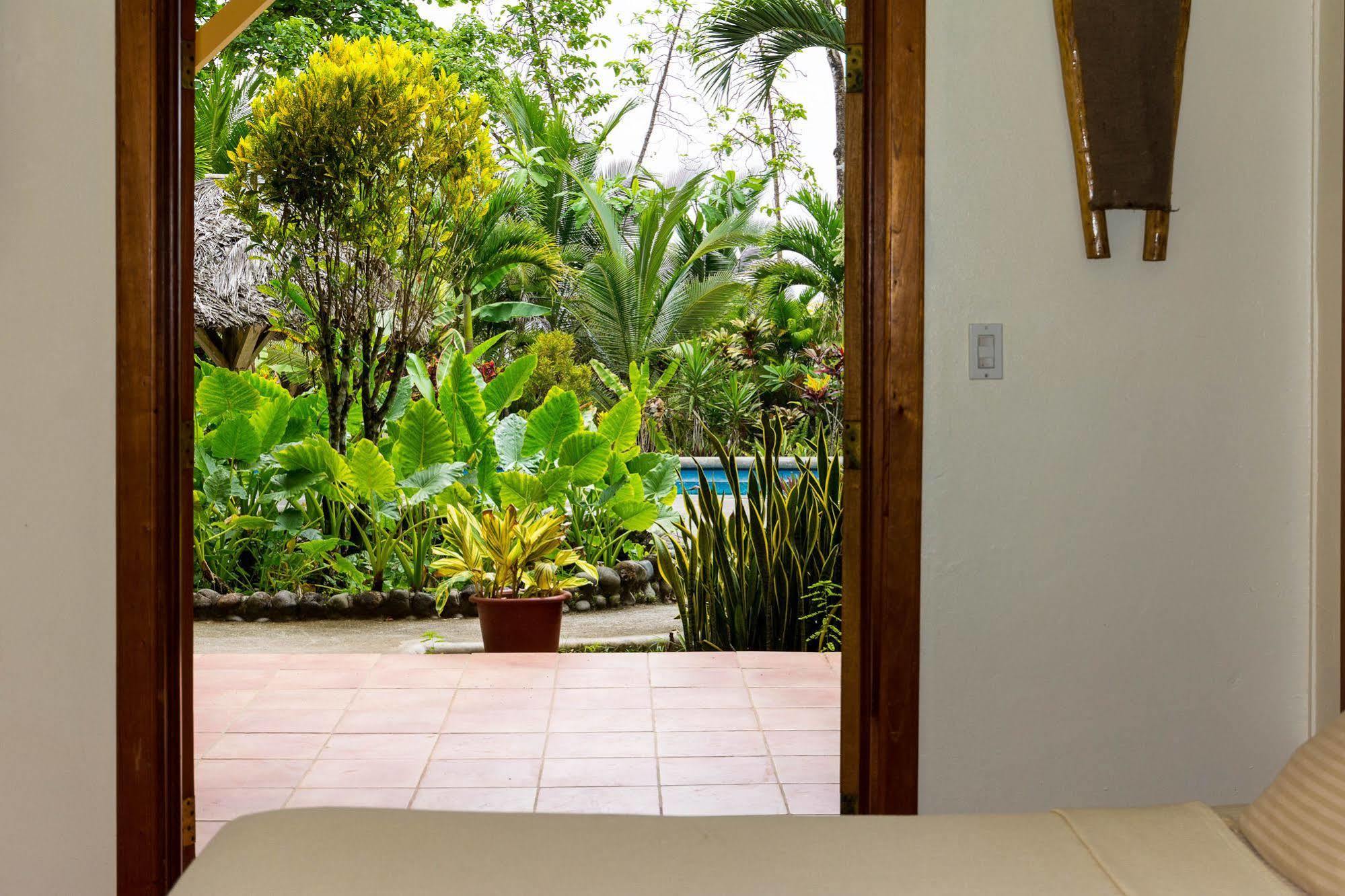 Bluff Beach Retreat Bocas Town Exterior photo