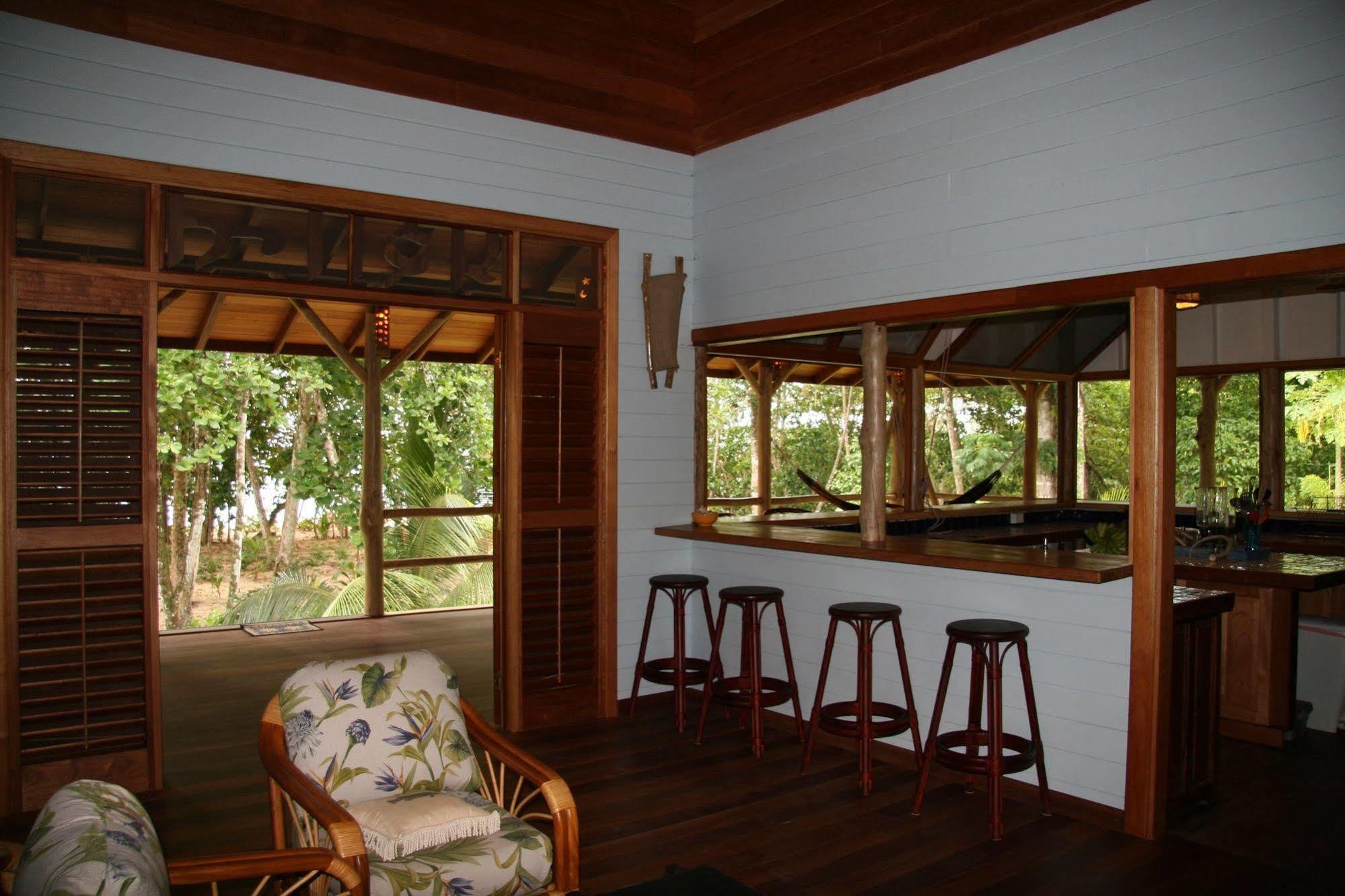 Bluff Beach Retreat Bocas Town Exterior photo