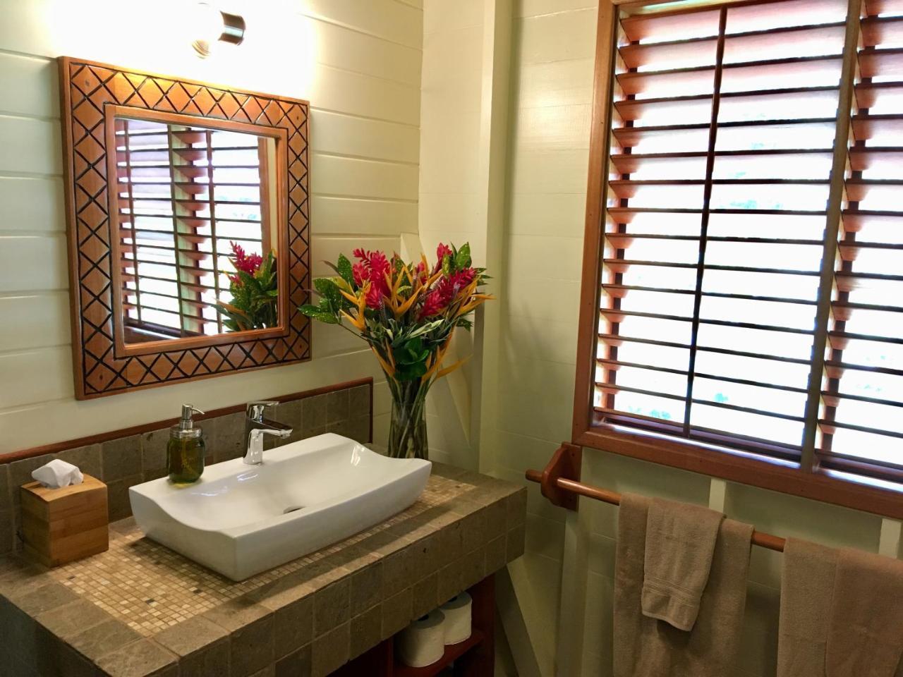 Bluff Beach Retreat Bocas Town Exterior photo