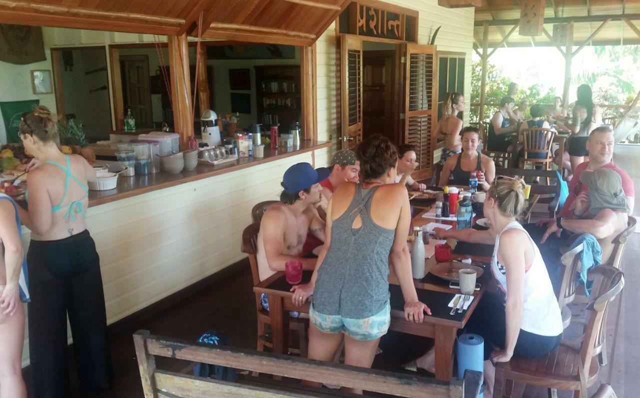 Bluff Beach Retreat Bocas Town Exterior photo